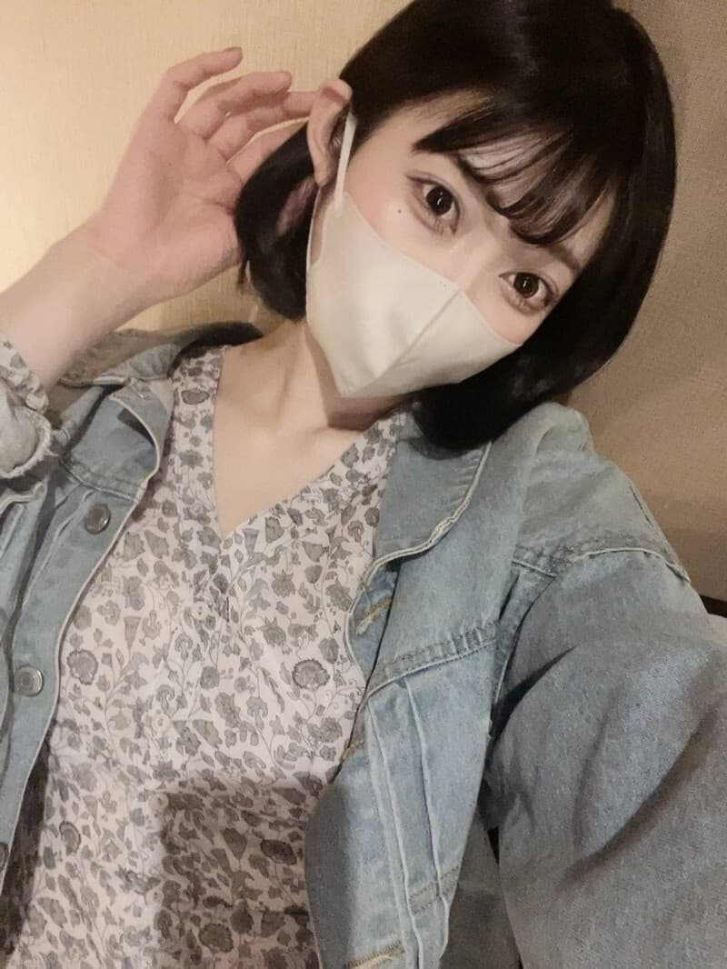 FC2-PPV-4813093 [Limited Edition] Face Revealed – Her Only Stunning Debut poster