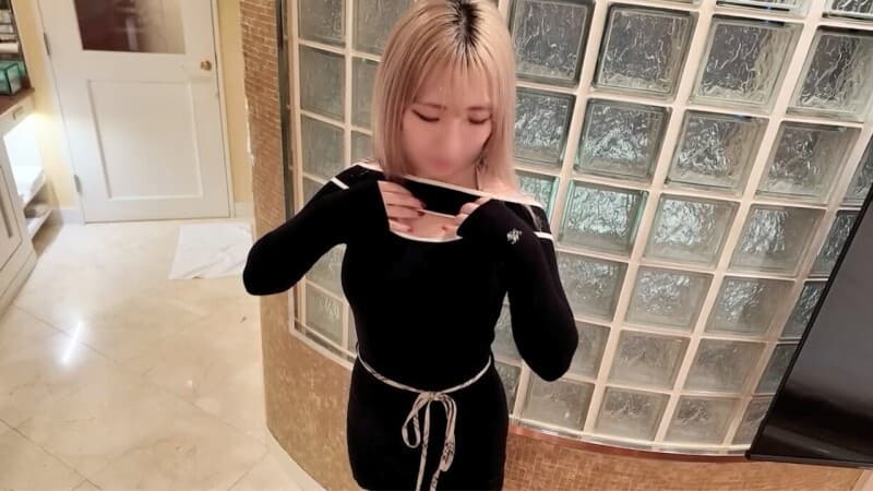 FC2-PPV-4815076 [Close-contact big breasts] Zero distance chest pressure. The moment I was enveloped in her glossy skin and cleavage, my reason flew away. poster