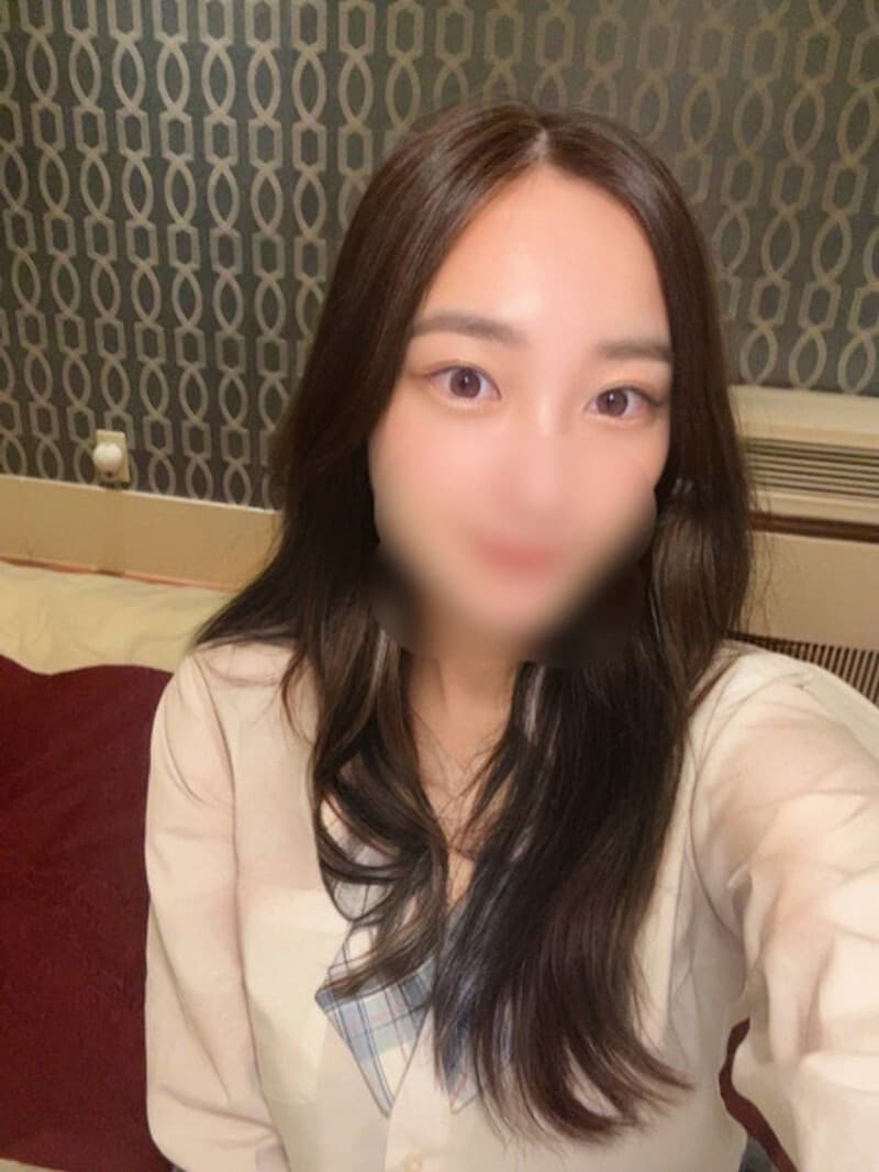 FC2-PPV-4819346 She's so beautiful she gets scouted on the streets! Her first and last creampie, cum swallow... We guarantee her cuteness!!! poster